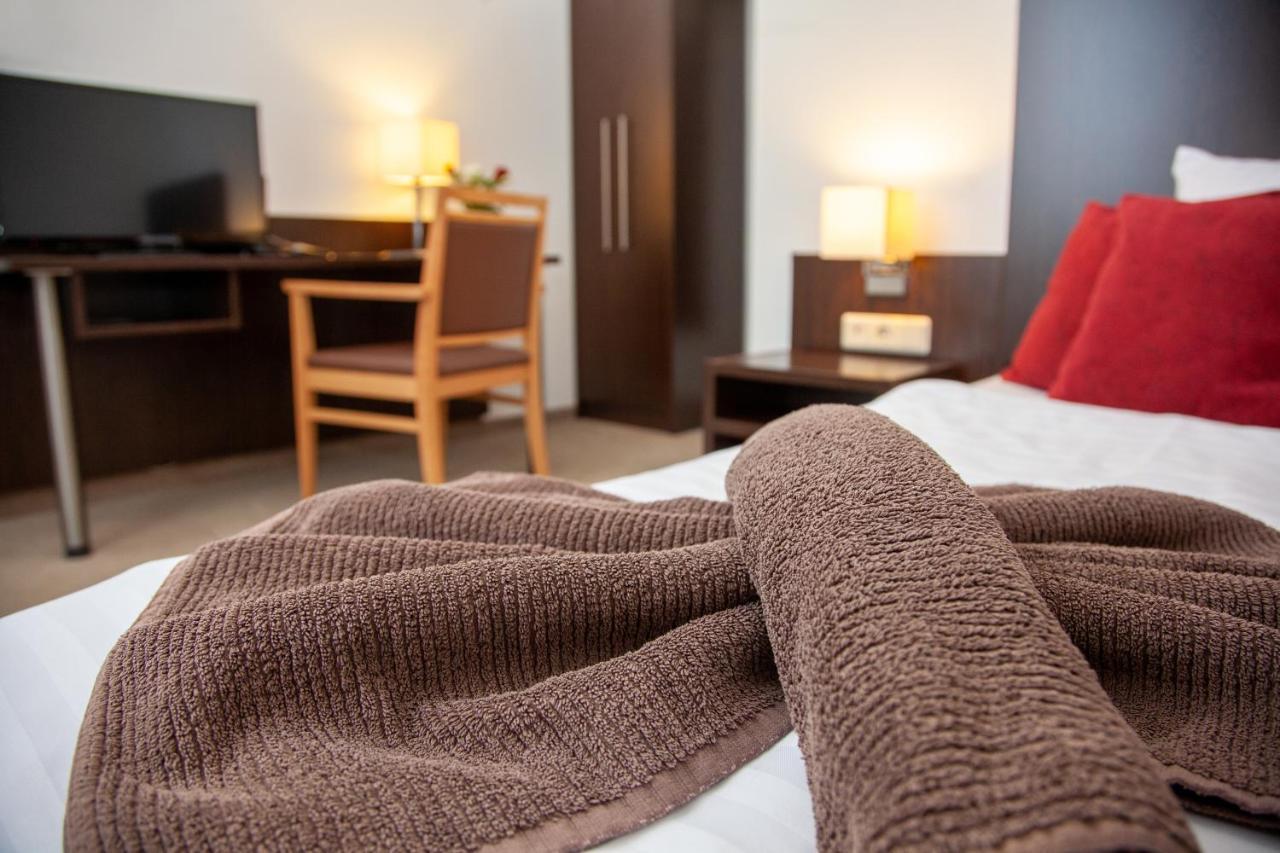 Seehotel Zum Loewen Strasen Εξωτερικό φωτογραφία